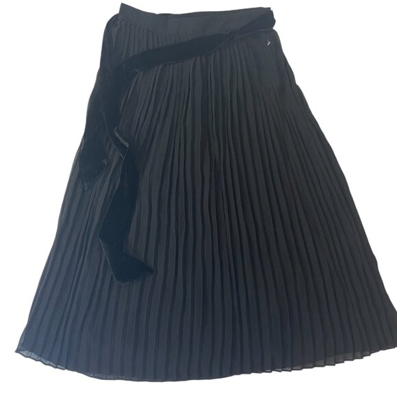 Amelie House. Long black pleated women's dress. Polyester. Made in China. - Picture 1 of 9